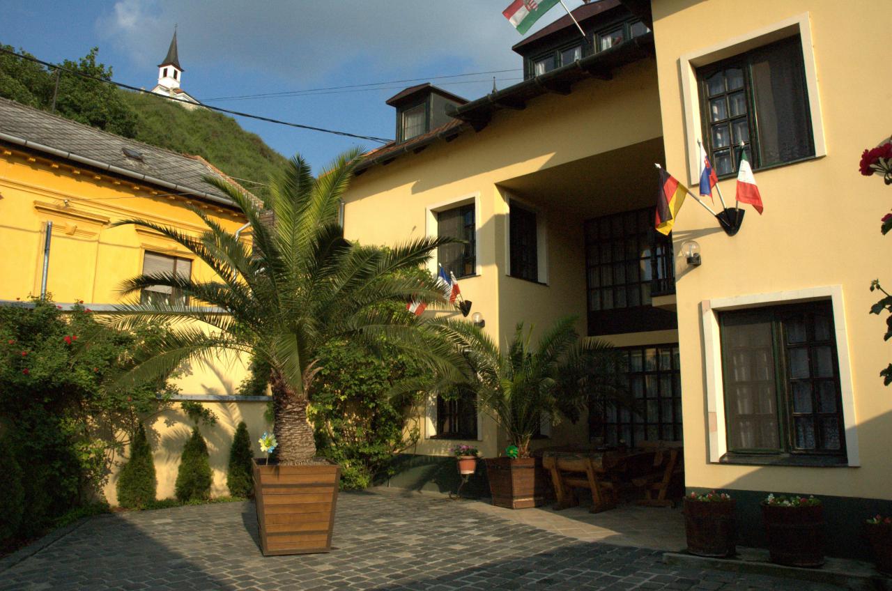 Bemutatkozás - zárt parkoló